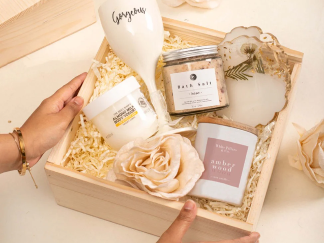 What Should You Pack in a Picnic Basket for the Perfect Summer Day?